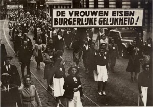 Vrouwenbetoging in Gent op 13 juni 1949 naar aanleiding van de parlementsverkiezingen van 26 juni 1949, de eerste parlementsverkiezingen waar vrouwen aan deelnamen.