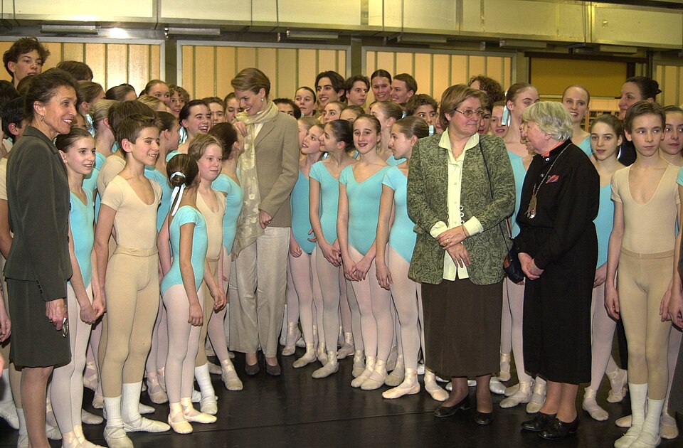 Bestand:Bezoek van Prinses Mathilde aan de Stedelijke Balletschool (2001).jpg